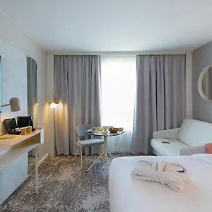 4* Отель Novotel Pont De L'arc